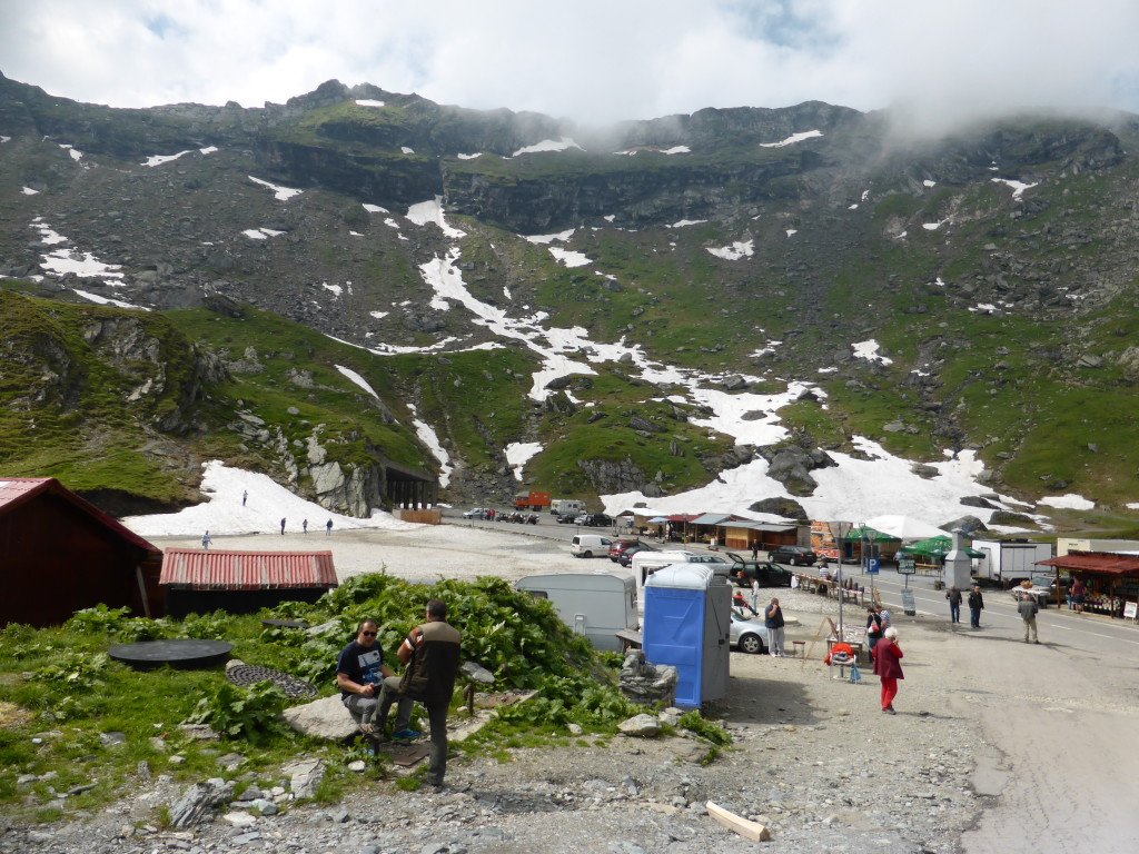 Cafe's , souvenir shops, toilets and local produce were on sale at Balea, where to road is at it's highest over 2000meters. 