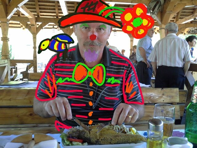 jenny tryin to improve her artistic ability. Unfortunately Ewout was the model. Just clowning around!!