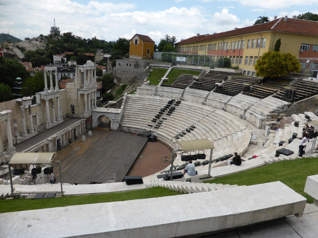 An old amphitheater, they charged to go inside , but we have seen better and we could still see enough from the outside.