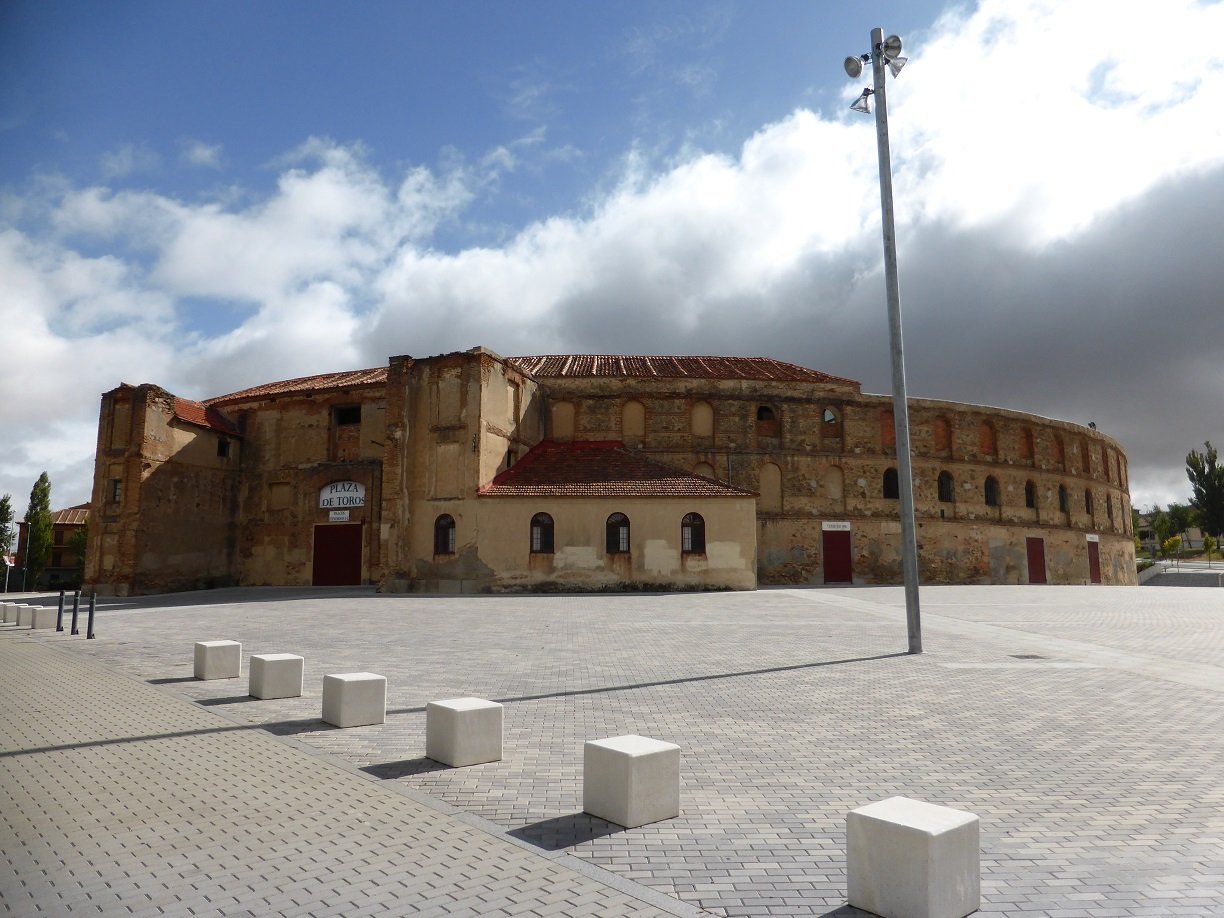 the Segovia bullring. Parked next to it for the night. before we mooved on the next day. A quiet night, no bull.