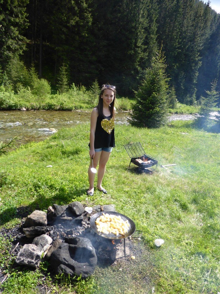 It was a great setting for a barbecue. The young people did a really good job with the cooking and were hospitable and friendly.