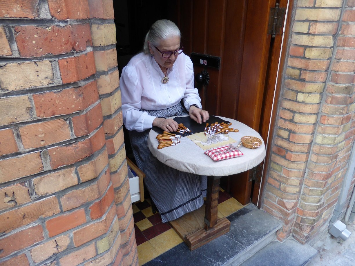 This lady was doing some lace work. Last time we were in Brugge back in 2002 she was sitting in the same place.