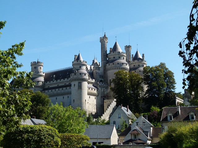 Read more about the article Castle and Chateau
