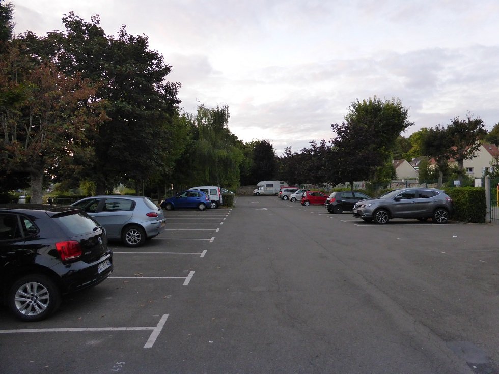 Triel-sur-seine A quiet car park but the train price and the time made it no viable for visiting Paris.