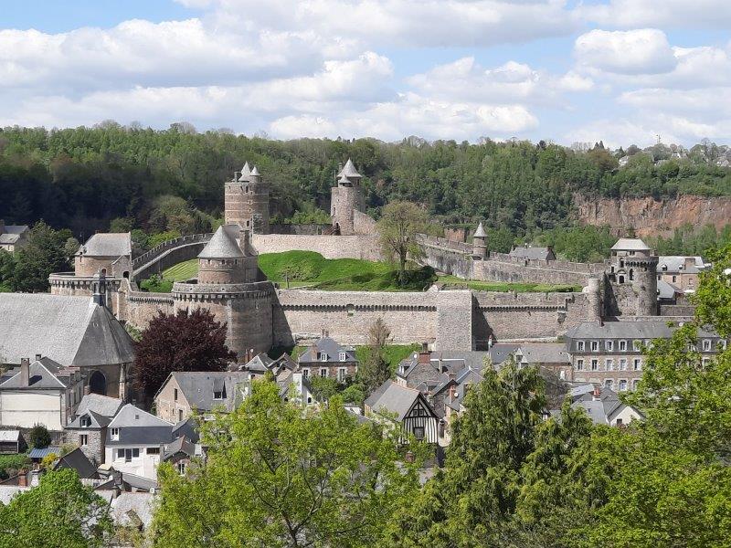Read more about the article Fougeres and meeting up with friends.